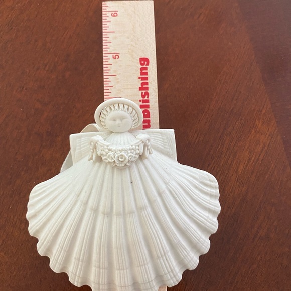1995 Margaret Furlong Shell Ornament - Picture 4 of 6